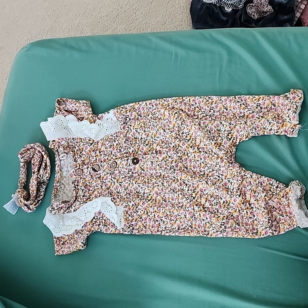 Jessica Simpson Floral One Piece Romper, Size 6-9 months, Great Condition